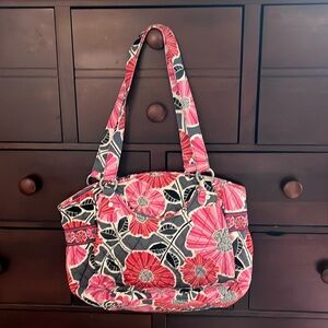 Vera Bradley floral handbag or travel accessory bag.🌸